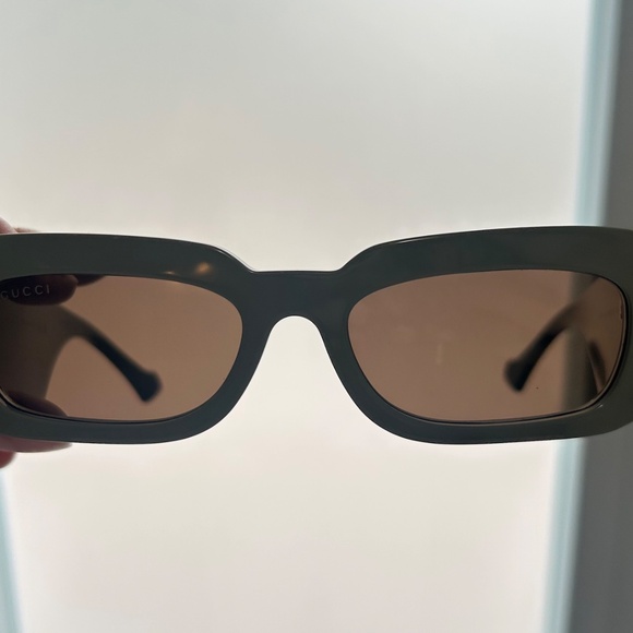 Gucci rectangle sunglasses in green - Picture 5 of 5